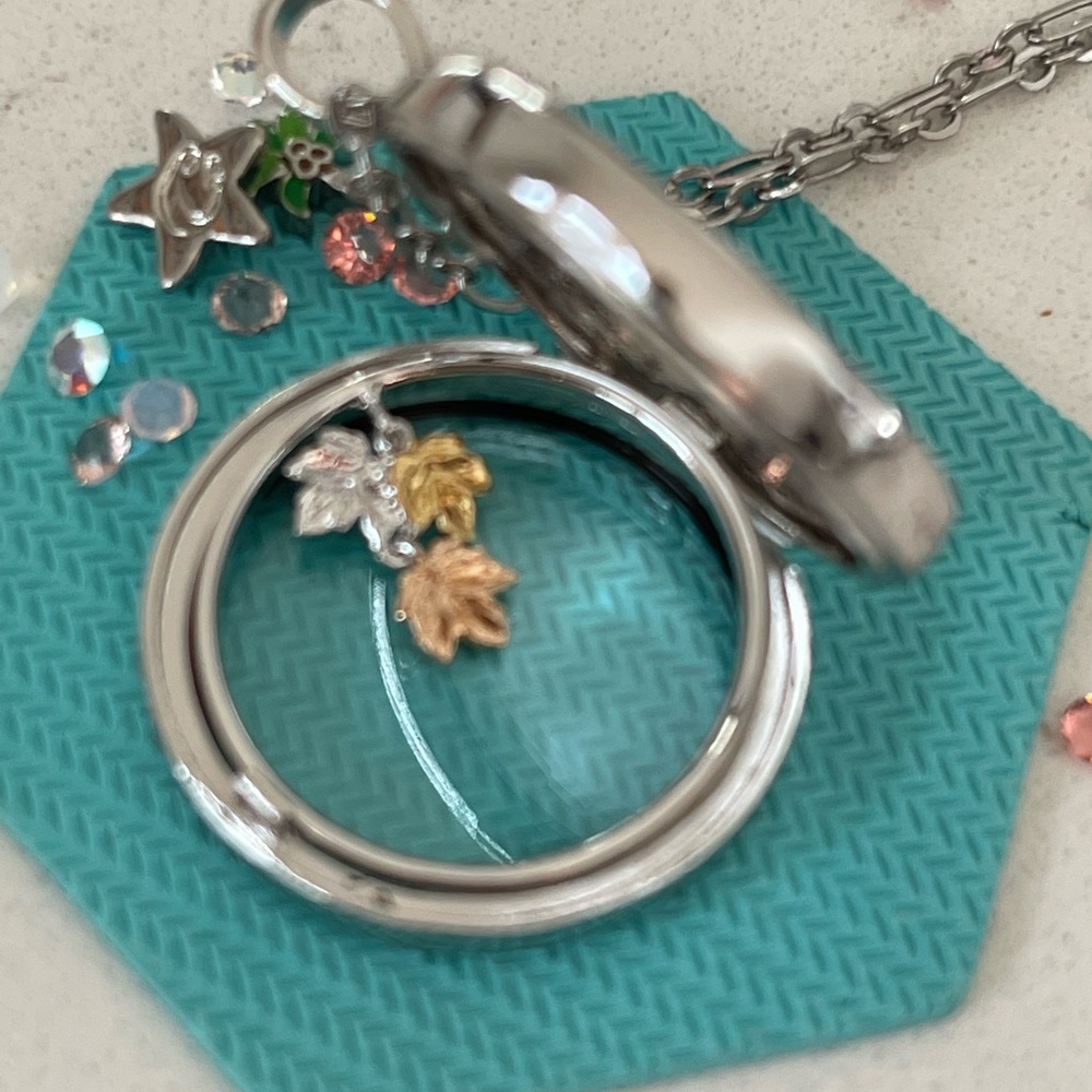 Authentic O2 Medium Silver Hinged Locket W/ Remov… - image 2